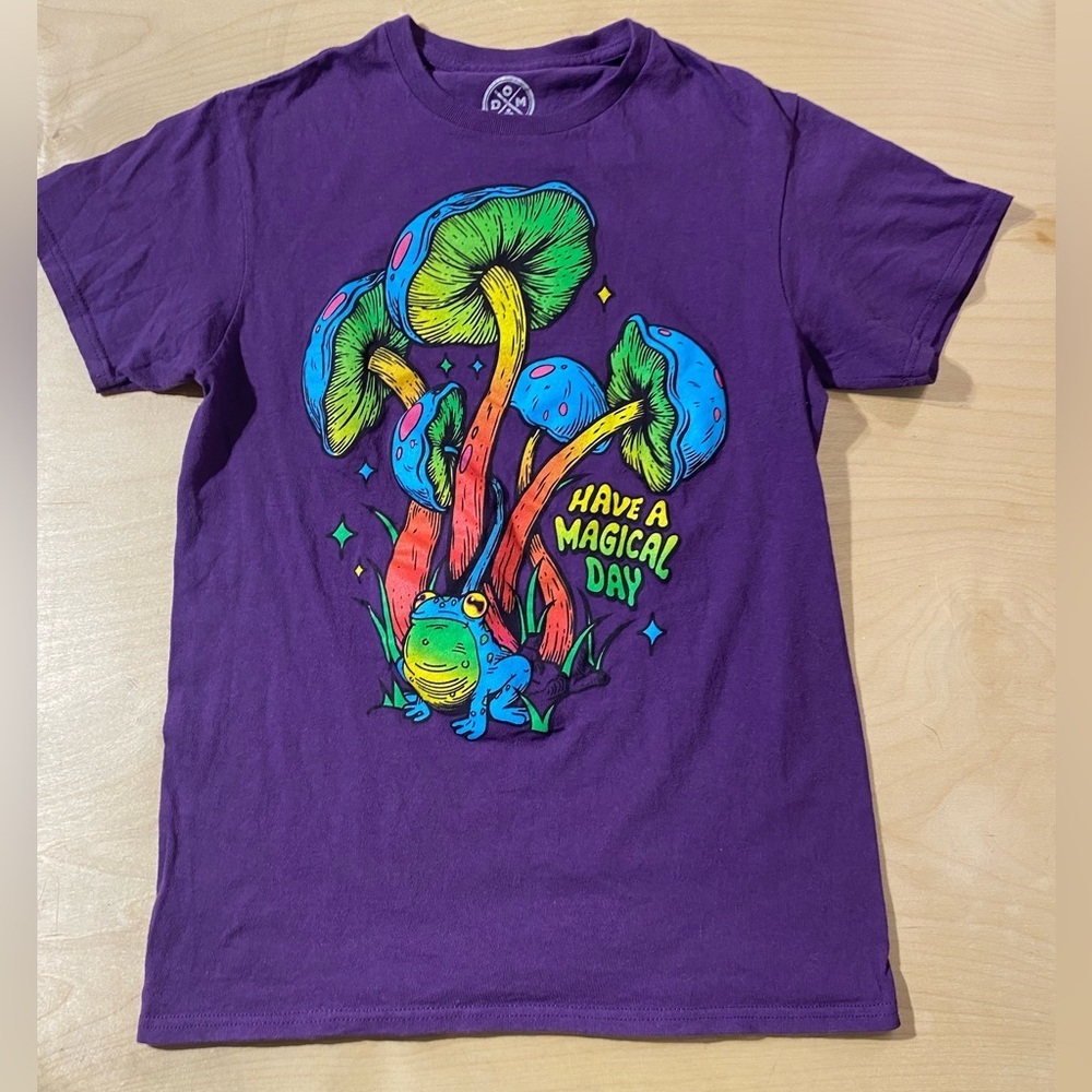 D O M Purple T-Shirt with Colorful Mushroom Design Small (MT)